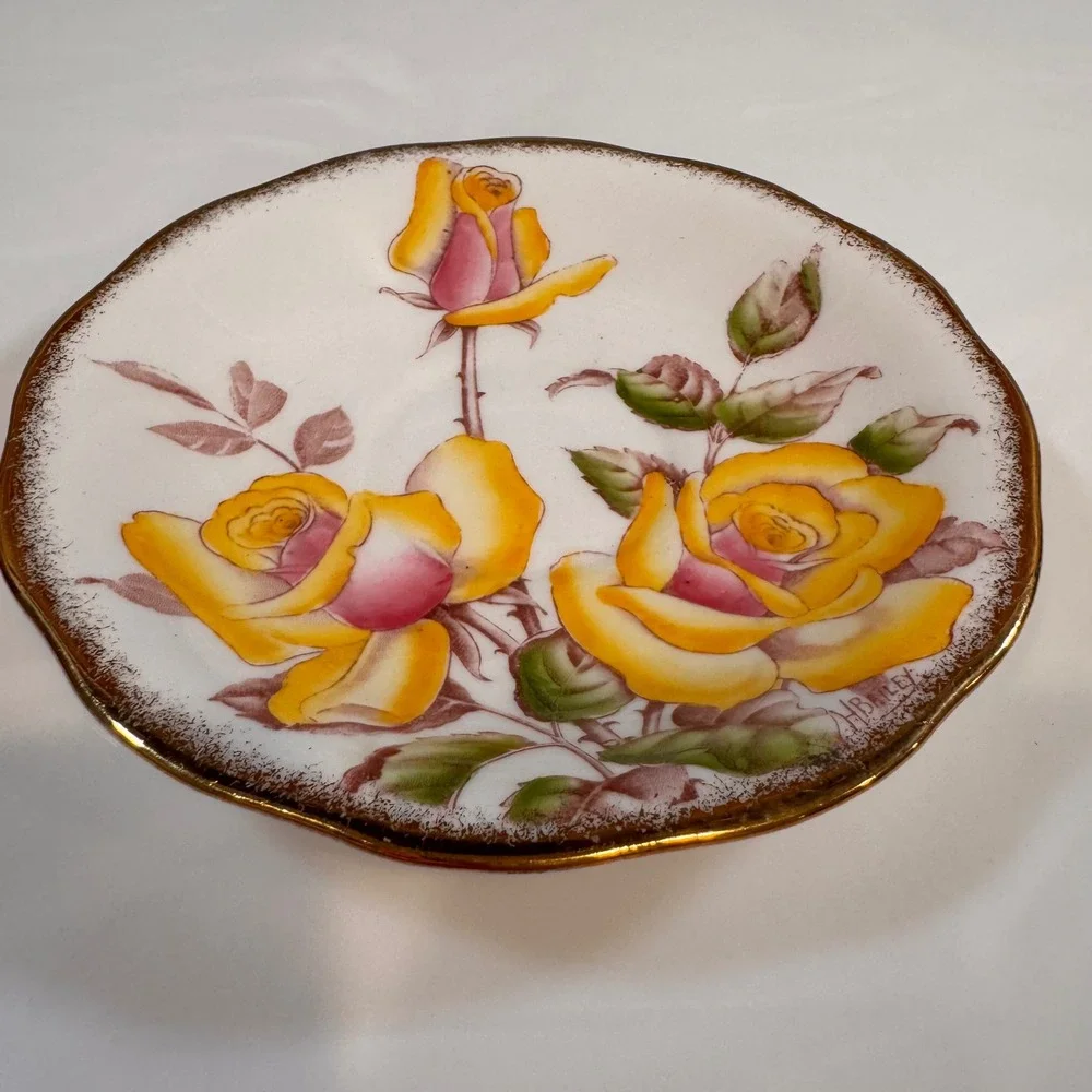 Vintage‎ Queen Anne Windsor Rose Saucer Porcelain Yellow Floral Tea Coffee